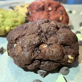 Double Chocolate Chip Cookies (with Nutella filling)