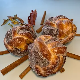Apple Cinnamon Knot