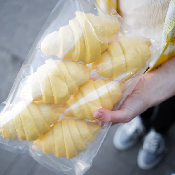 Bag of 6 frozen croissants 