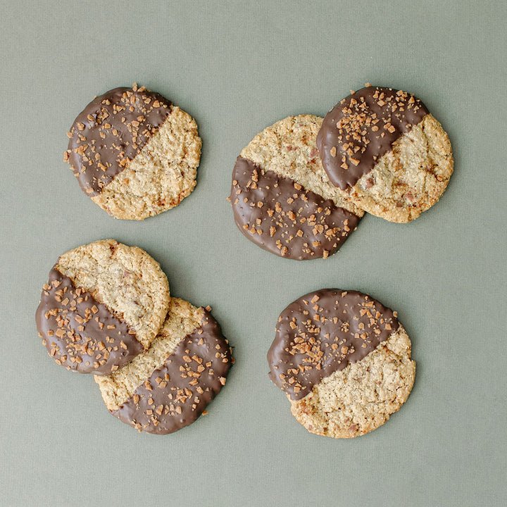 TOFFEE ALMOND OATMEAL COOKIE
