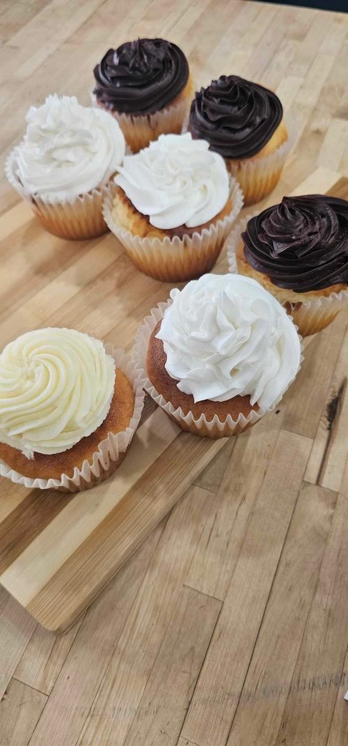 GLUTEN FREE VANILLA CUPCAKE