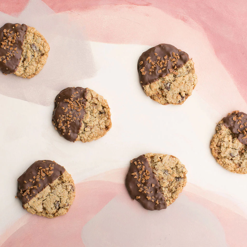 TOFFEE ALMOND OATMEAL COOKIE