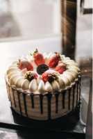 Strawberry Fresh Cream w/ Chocolate Cake