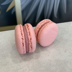STRAWBERRY MACARON