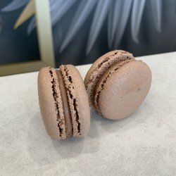 CHOCOLATE MACARON