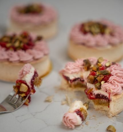 Pistachio raspberry tart