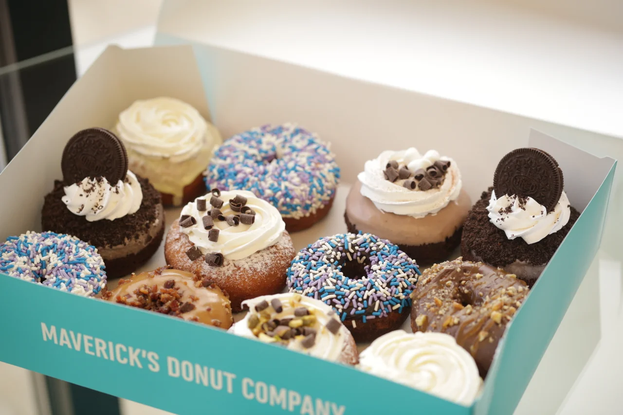 12-Pack Signatures Donut
