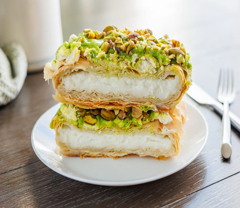 Pistachio phyllo dough with sweet cream جلاش كريمة