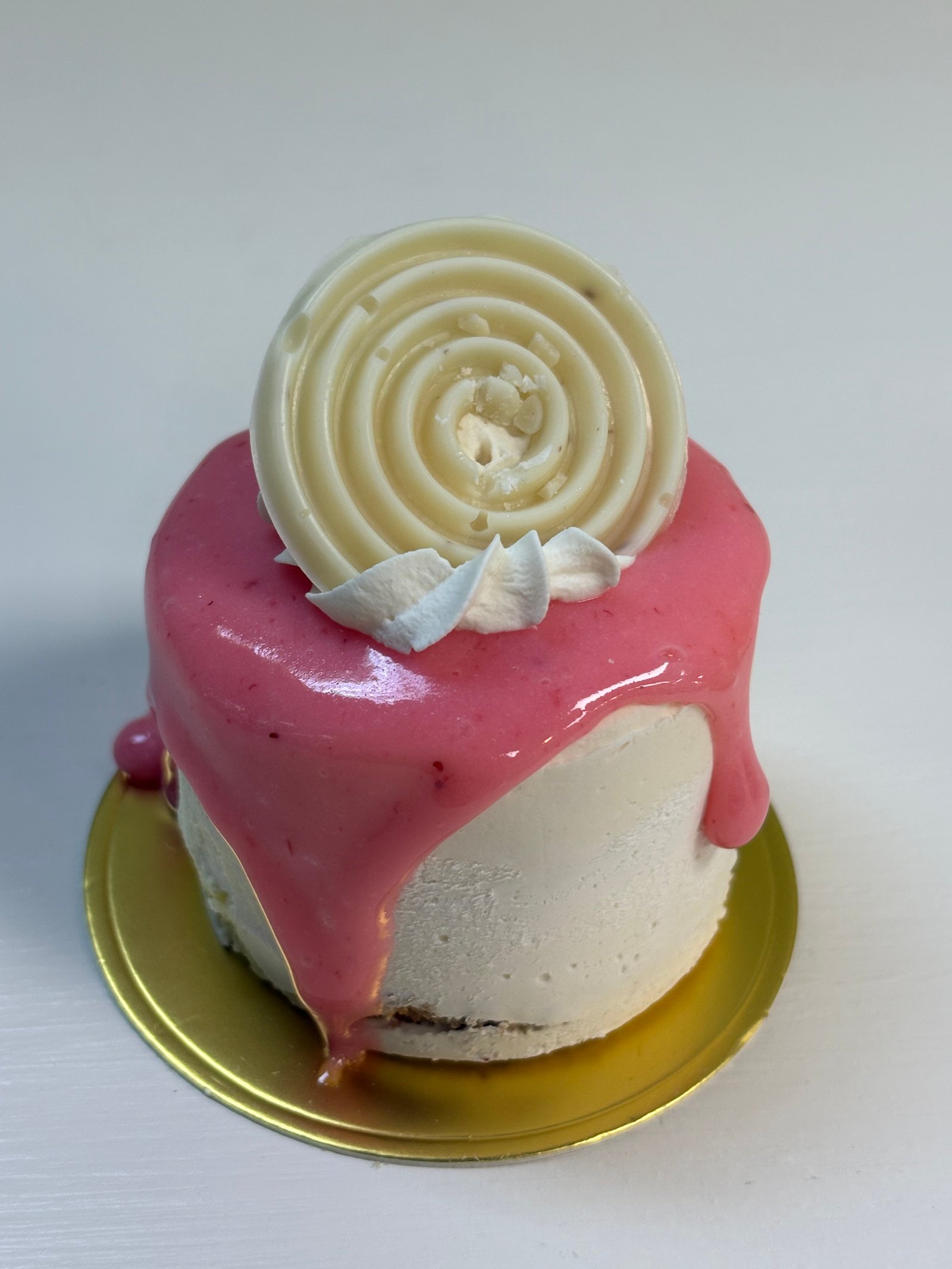 Vanilla Strawberry Mini Cake