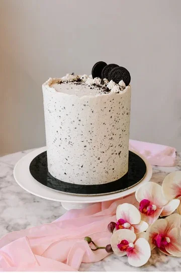 Cookies and Cream Cake - 6 inch (8 Cakes) *Grab & Go*