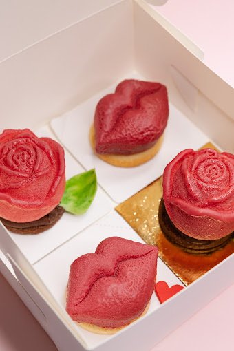 red rose mousse cake