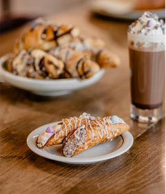 Lina's Cannoli of the Month Cannoli