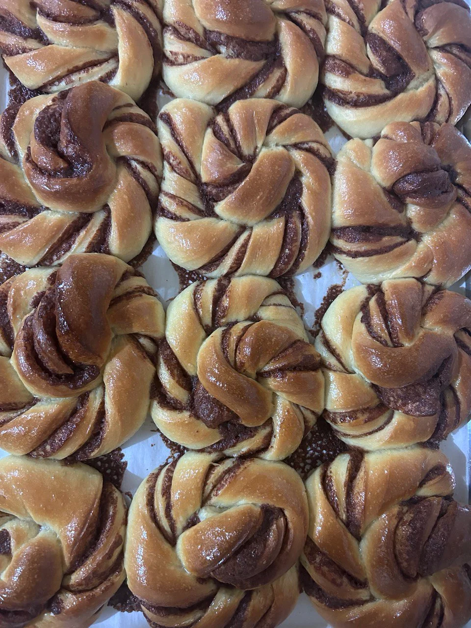 CINNAMON BUNS (1/2 dozen)