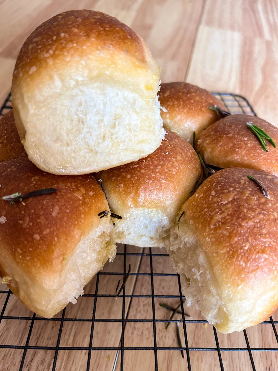 DINNER ROLLS sourdough (1/2 dozen)