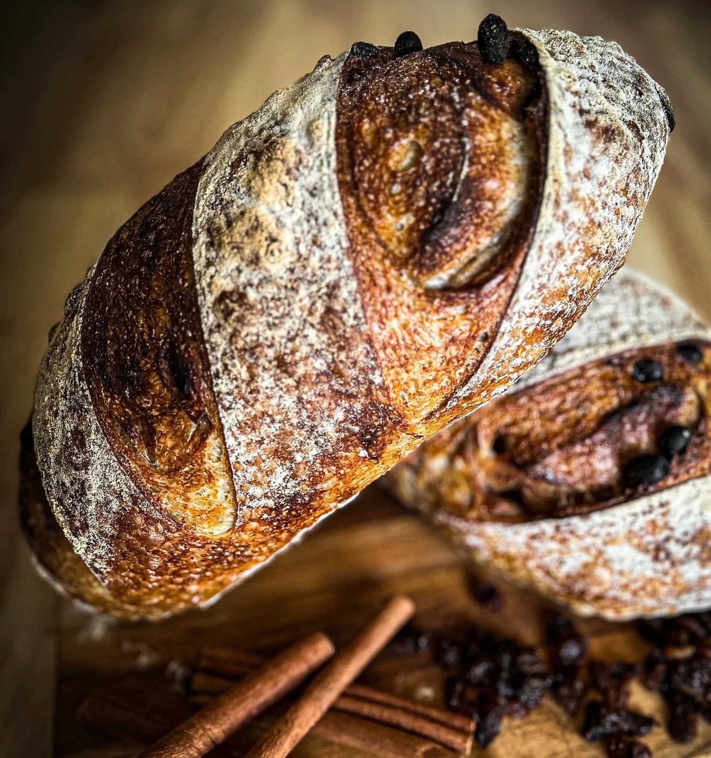 RAISINS & CINNAMON sourdough bread