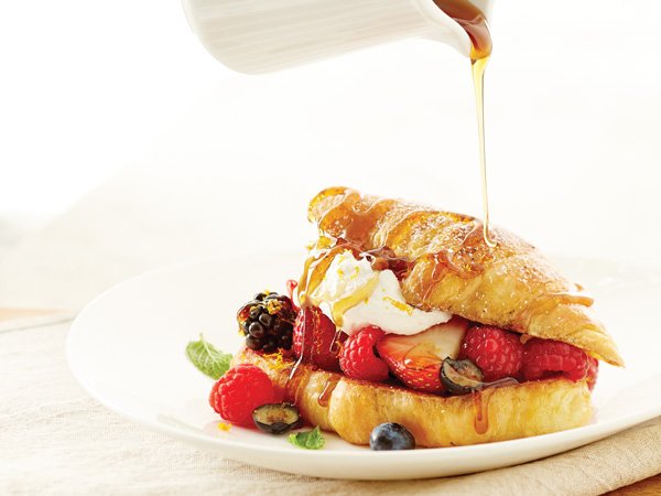berries & cream croissant