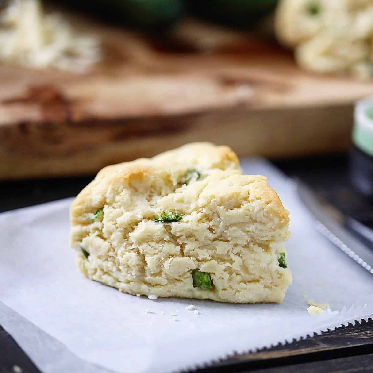 WHITE CHEDDAR JALAPEÑO SCONE