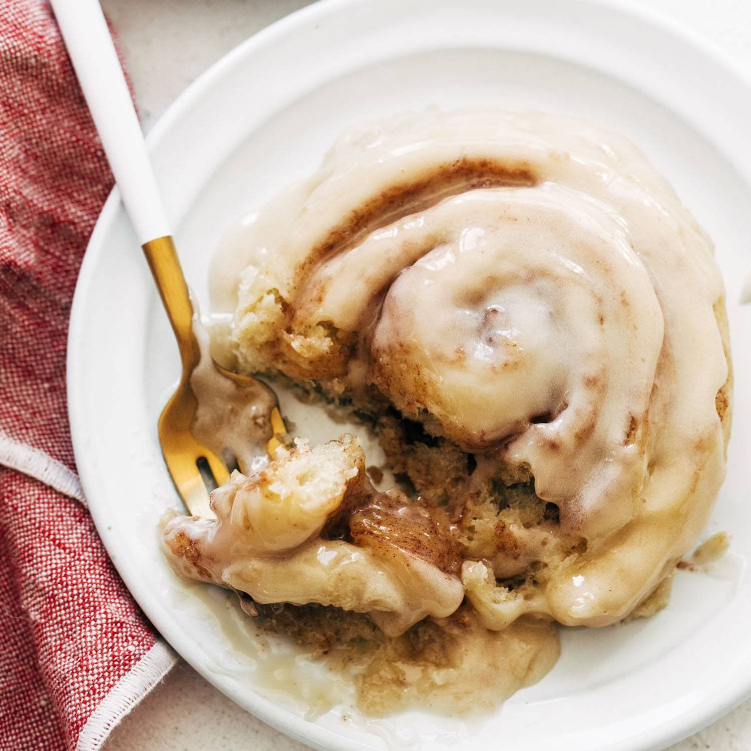 CINNAMON BUN W/ CREAM CHEESE ICING