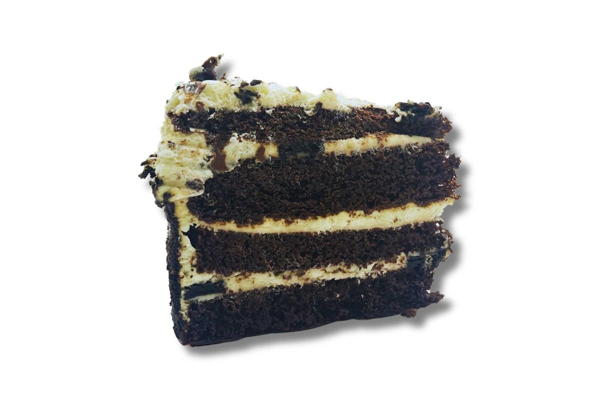 Oreo delight cake slice