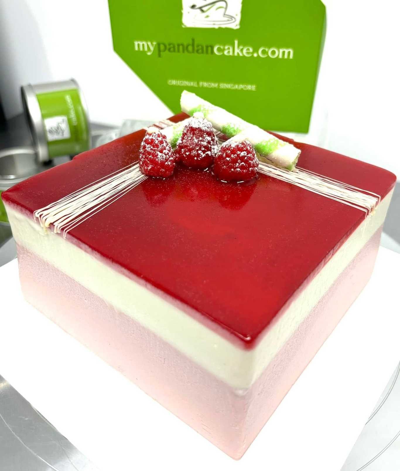 K19. Strawberry Cheese Mousse Pandan Cake