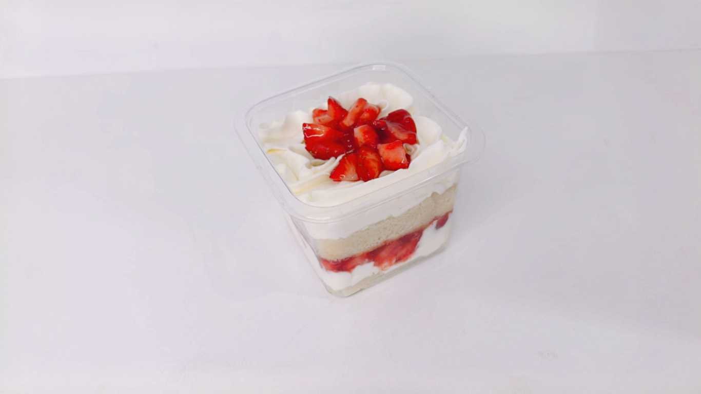 Strawberry sponge cake