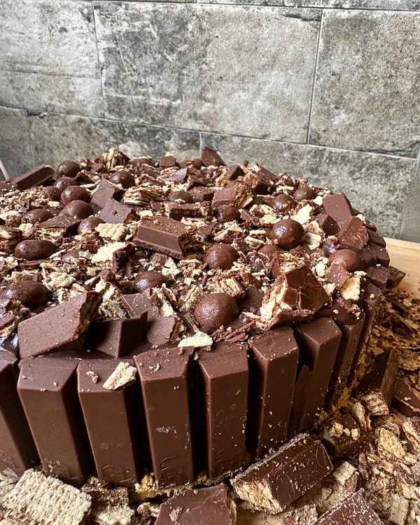 Kit Kat Cheesecake *Local Only*