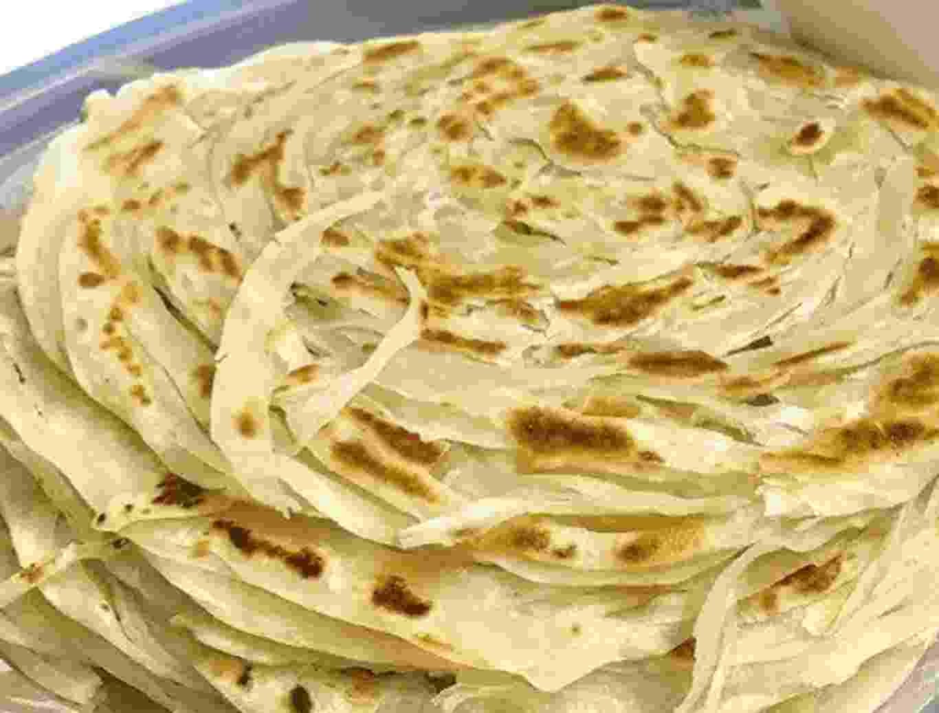 BAHUBALI Porotta - Gafoorkka Vishi Adichatu Served with Gravy