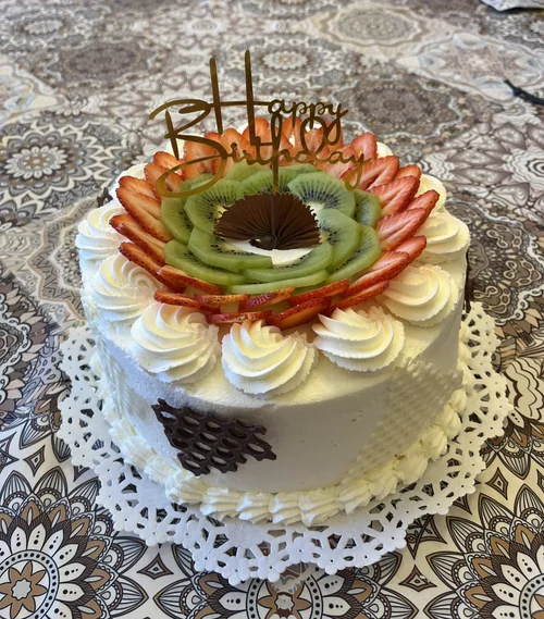 Strawberry Kiwi Cake