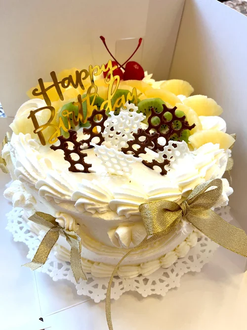 Kiwi and Pineapple Honeycomb Cake