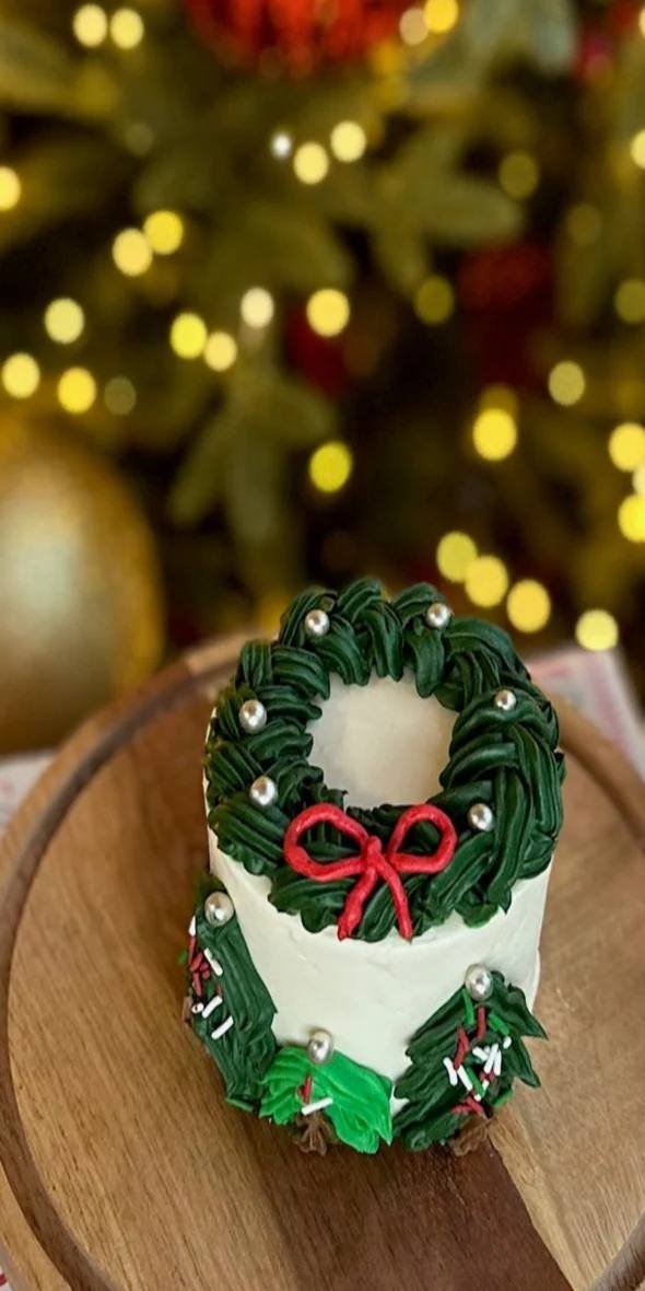 Mini Christmas Them Cake - Trees & Wreath