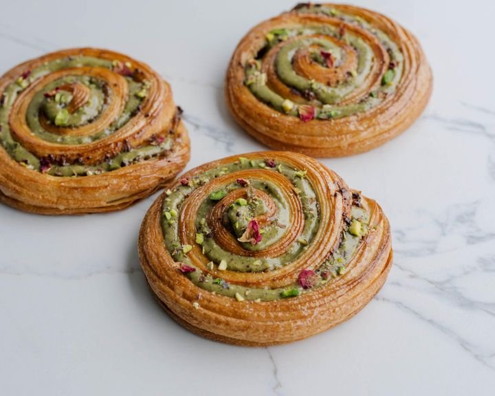 Pistachio Rose Roulé