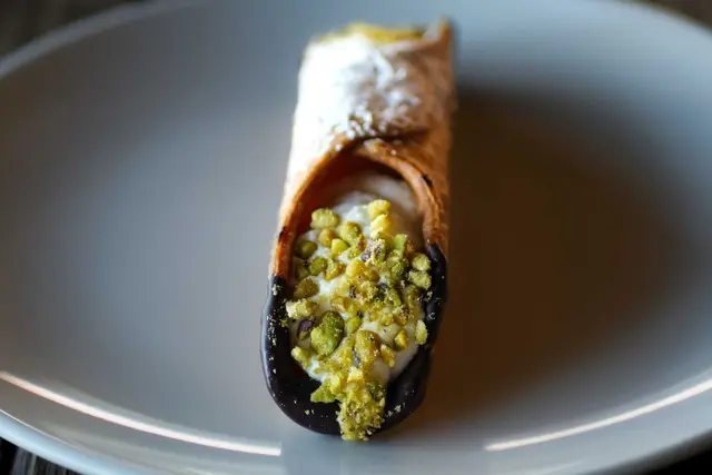 Pistachio Cannoli (2 pcs)