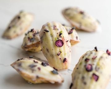 Madeleine - Blueberry Gin Lime