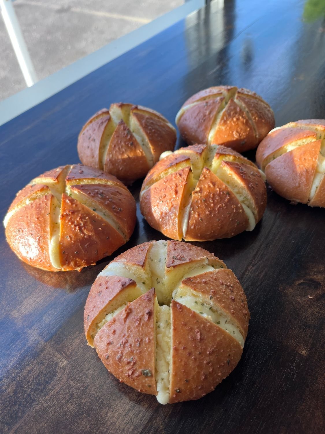 Korean Garlic Cream Cheese Bread (육쪽마늘빵)